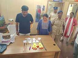 காட்பாடியில் 36 பவுன் நகை கொள்ளை: விருதுநகா் தம்பதி கைது