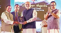 சமூகப் பிரச்னைகளுக்குத் தீர்வளிக்கக் கூடிய ஆராய்ச்சிகள்: மாணவர்களிடம் குடியரசு துணைத் தலைவர் வலியுறுத்தல்