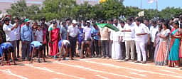 பொங்கலுக்கு வெள்ளி ஜரிகை வடிவமைப்பில் இலவச சேலைகள்:
கைத்தறி அமைச்சா் விஜய் பாலாஜி
