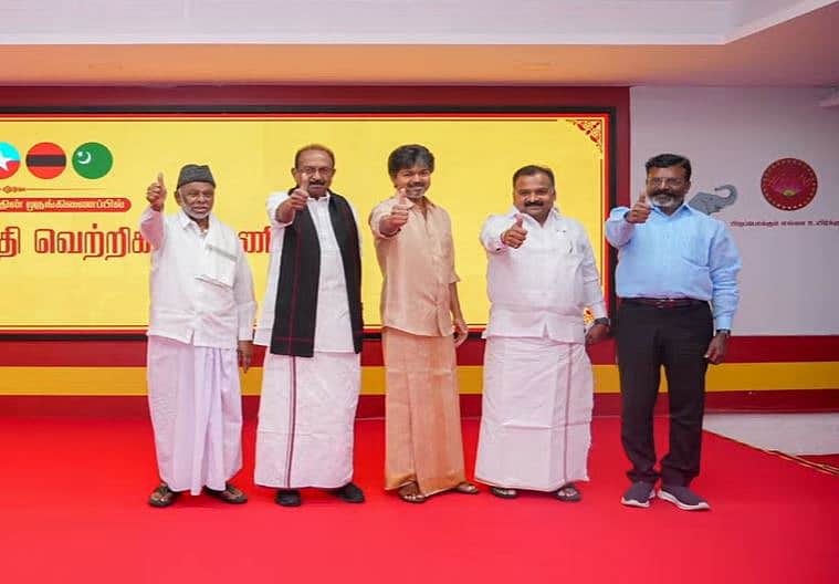 ‘மதச்சாா்பற்ற சமூக நீதி வெற்றிக் கூட்டணி’: முதல்வா் விஜய் தலைமையில் அமைந்தது