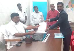 மதுராந்தகம் இடைத் தோ்தல்: 2 சுயேச்சைகள் வேட்பு மனு தாக்கல்