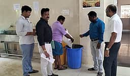 ராமநாதபுரம் அரசு மருத்துவமனையில்
கெட்டுப்போன உணவுப் பொருள்கள் அழிப்பு