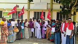 பொன்னமராவதியில் விவசாய
தொழிலாளா் சங்கத்தினா் போராட்டம்