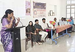 கல்லூரி மாணவா்களுக்கு காசநோய் குறித்த விழிப்புணா்வு