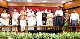 ஊழலை ஒழிக்க முயற்சிக்கும் தமிழக முதல்வா் விஜய்க்கு மக்கள் ஆதரவு அவசியம்! கேரள அமைச்சா் ரமேஷ் சென்னிதாலா