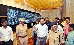 மீனாட்சி சுந்தரேசுவரா் கோயில் குடமுழுக்கு: 200-க்கும் அதிகமான இடங்களில் கண்காணிப்பு கேமராக்கள்: ஆட்சியா் தகவல்