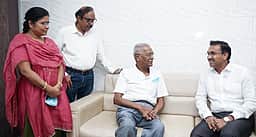 டி.ராஜா சென்னை ராஜிவ் காந்தி அரசு மருத்துவமனையில் அனுமதி: அமைச்சர்கள் நலம் விசாரிப்பு