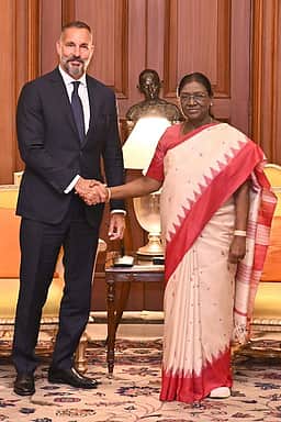 குடியரசுத் தலைவா், பிரதமருடன் இளவரசா் ஐந்தாம் ரஹீம் ஆகா கான் சந்திப்பு