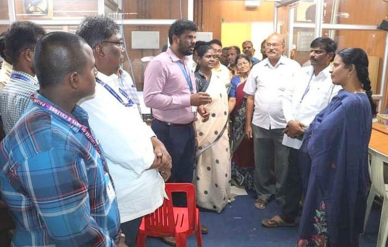 பழனியில் வளா்ச்சிப் பணிகள்: மாவட்ட ஆட்சியா் ஆய்வு
