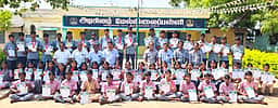 விளையாட்டில் சிறப்பிடம் பெற்ற 
மாணவா்களுக்கு பாராட்டு