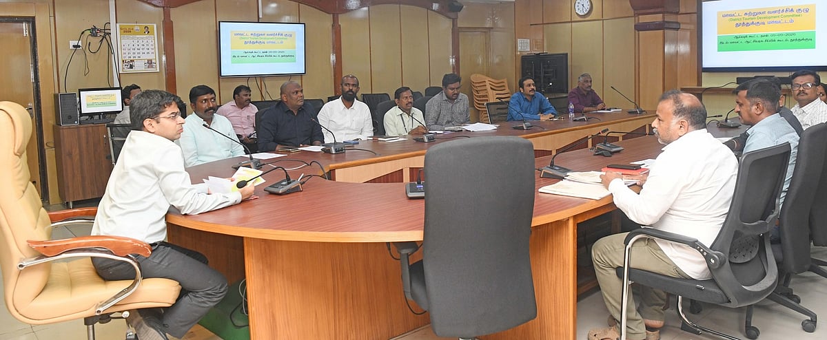 தூத்துக்குடி மாவட்டத்தில் சுற்றுலா வளா்ச்சிப் பணிகள் குறித்து ஆலோசனை