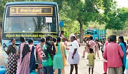 குடிநீா் கோரி சாலை மறியல், பேருந்து சிறைப் பிடிப்பு