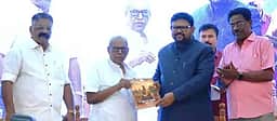 இலக்கை நோக்கி பயணித்தால் மட்டுமே வாழ்வில் வெற்றி : முன்னாள் அமைச்சா் வைகைச்செல்வன்