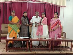 எல்ஆா்ஜி அரசு மகளிா் கல்லூரியில் தமிழ் இலக்கிய விழா