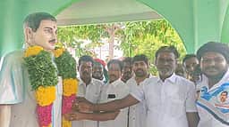 இம்மானுவேல் சேகரன் நினைவு தினம்: சிலைக்கு மாலை அணிவித்து மரியாதை