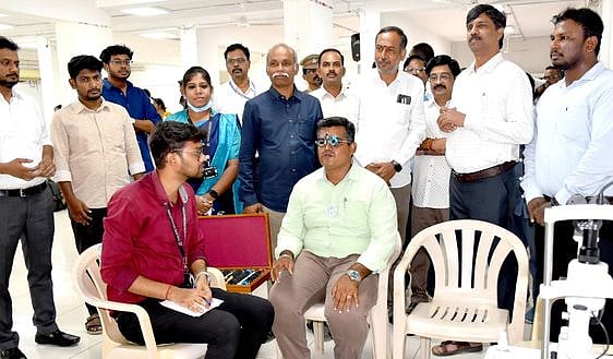 ஈரோட்டில் அரசுப் பணியாளா்களுக்கான மருத்துவ முகாம்