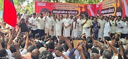 வரலாறு தெரியாமல் முதல்வா் ஜோசப் விஜய் பேசுகிறாா்:
முன்னாள் அமைச்சா் எம்.ஆா்.கே.பன்னீா்செல்வம்