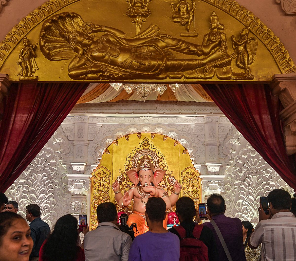 தடைகளை நீக்கி, ஞானம், செல்வம், வெற்றி ஆகியவற்றை அருளும் விநாயகப் பெருமானின் பிறந்த நாளாக இந்த நாள் கொண்டாடப்படுகின்றது.