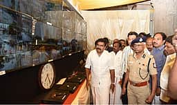 மதுரை மீனாட்சி சுந்தரேசுவரர் கோயில் குடமுழுக்கு: பாதுகாப்புப் பணியில் 6 ஆயிரம் போலீஸார்! -
அமைச்சா் சி.டி.ஆா். நிா்மல்குமார்