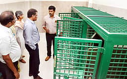 காஞ்சிபுரம் மாவட்ட அரசு தலைமை மருத்துவமனைகளில் கண்காணிப்பு அலுவலா் ஆய்வு