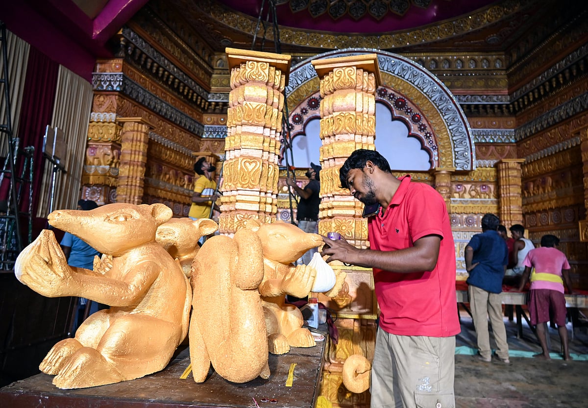 விநாயாகர் சதுர்த்தியையொட்டி சிலைகள் தயாரிக்கும் பணி மும்முரம்.