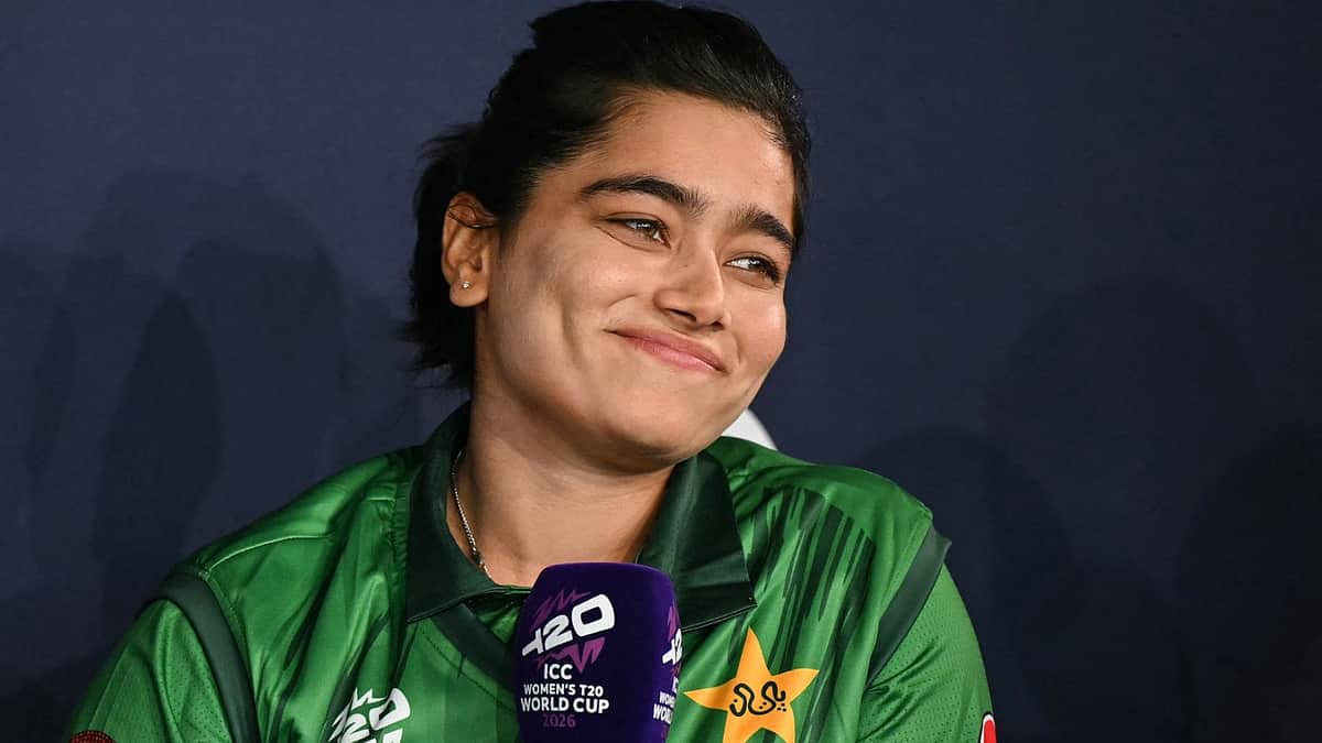 தோல்வியிலும் ஆட்ட நாயகி விருது வென்ற பாகிஸ்தான் கேப்டன் ஃபாத்திமா சனா!