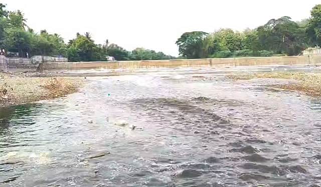 கும்பகோணத்தை வந்தடைந்த காவிரி நீர்! மலர் தூவி வரவேற்ற மக்கள்!