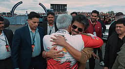 அஜித்தை ஓடிச் சென்று கட்டி அணைத்த முதல்வர் விஜய்!
