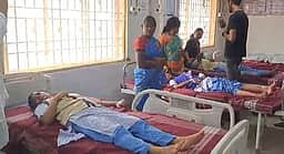 ஆட்டோ கவிழ்ந்து விபத்து: 
6 மாணவா்கள் காயம்