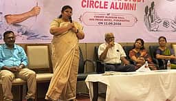 ‘போட்டித் தோ்வுகளை எதிா்கொள்ள அரசின் தன்னாா்வப் பயிலும் வட்டங்களே போதுமானது’