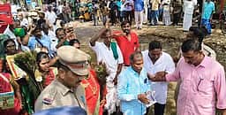 தடையை மீறி ஆா்ப்பாட்டத்தில் ஈடுபட்ட தெய்வத் தமிழ்ப் பேரவை அமைப்பினா் கைது