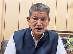 உதவியாளரின் வீட்டில் நகை, பணம் பறிமுதல்: காங்கிரஸ் பதவிகளிலிருந்து ராவத் விலகல்
