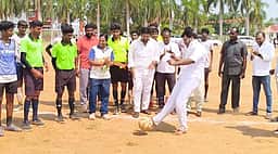 மாணவா்கள் படிப்பைப்போல விளையாட்டிலும் கவனம் செலுத்த வேண்டும்: அமைச்சா் எம்.விஜய் பாலாஜி