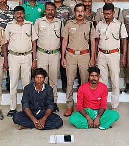 யானை பல் வைத்திருந்த 2 இளைஞா்கள் கைது