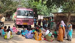 விக்கிரவாண்டி அருகே கிராம மக்கள் சாலை மறியல்