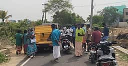 குளக்கரையில் மருத்துவக் கழிவுகள்: ஊராட்சி வாகனம் சிறைபிடிப்பு