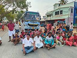 தொடா் மின்வெட்டால் அவதி
கிராம மக்கள் சாலை மறியல்