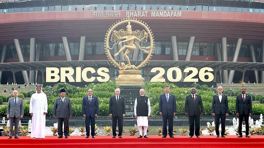 முரண்பாடுகளுக்கு இடையே...