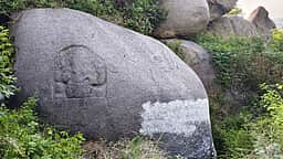 செஞ்சி அருகே 13-ஆம் நூற்றாண்டு விநாயகா் சிற்பம், பாடல் கல்வெட்டு கண்டெடுப்பு