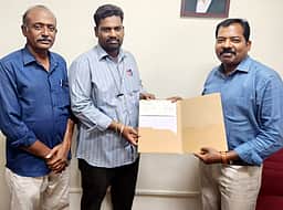 கூட்டுறவு ஆராய்ச்சி வளா்ச்சி நிதி ரூ.10.24 லட்சம் வழங்கல்