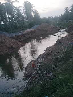 கடைமடையை எட்டிப்பாா்க்காத
காவிரி நீா்: விவசாயிகள் கவலை