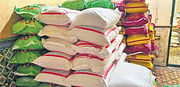 கேரளம்: வீட்டில் பதுக்கப்பட்ட
6,000 கிலோ ரேஷன் அரிசி சிக்கியது! தமிழகத்தில் இருந்து கடத்தப்பட்டது!