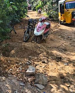 புதுகை மாநகரில் குண்டும் குழியுமான சாலைகள் பருவமழைக்கு முன்பாக சீரமைக்கக்  கோரிக்கை