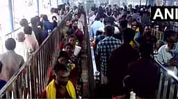 பிள்ளையார்பட்டி விநாயகர் கோயில்: அதிகாலையிலேயே குவிந்த ஆயிரக்கணக்கான பக்தர்கள்