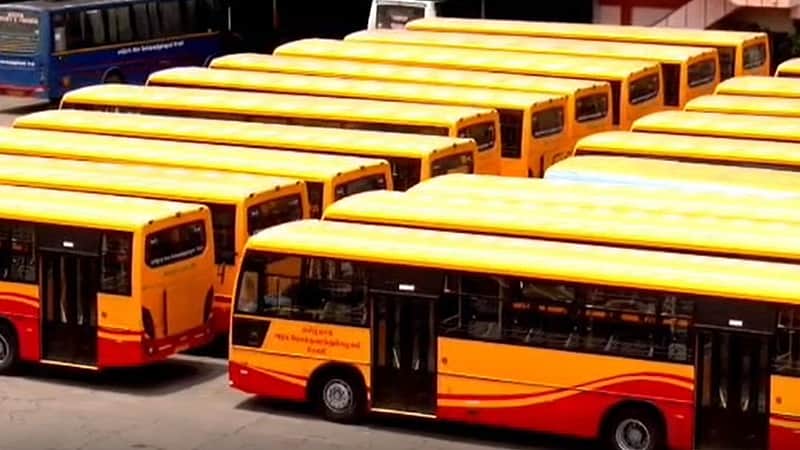 தவெக கட்சி கொடி வண்ணத்தில் புதிய பேருந்துகள்!