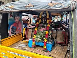 தேனியில் அனுமதியின்றி விநாயகா் சதுா்த்தி ஊா்வலம்: சிலை பறிமுதல்
