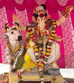 திருப்பத்தூா்: விநாயகா் சதுா்த்தி சிறப்பு பூஜைகள்