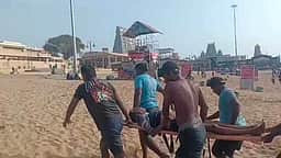 திருச்செந்தூா் கடலில் மூழ்கிய
மாற்றுத் திறனாளி முதியவா் மீட்பு