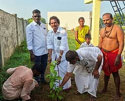 நாவலூா் லட்சுமி விநாயகா் கோயில் கும்பாபிஷேகம்