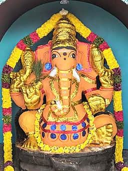 வல்லக்கோட்டை கோயிலில் 
சந்தனகாப்பு அலங்காரத்தில் ராஜகணபதி